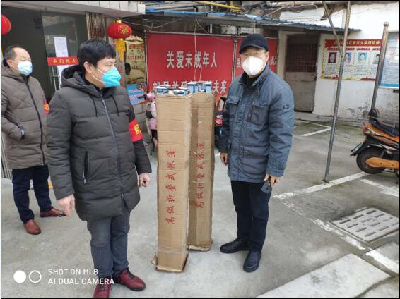民革安庆市一支部向社区捐赠帐篷