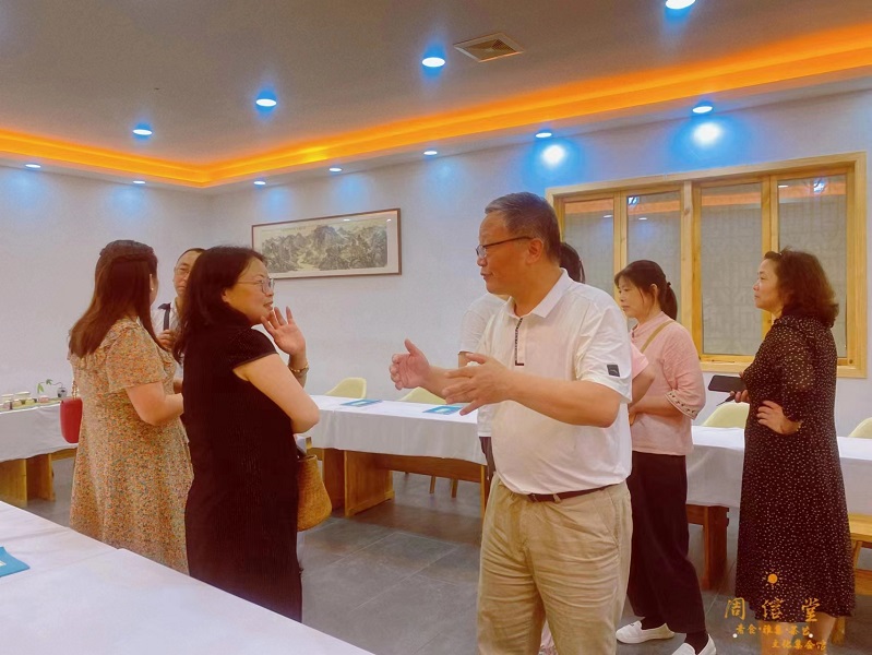 安庆民革党员 为高考学生与家长提供填报志愿咨询服务