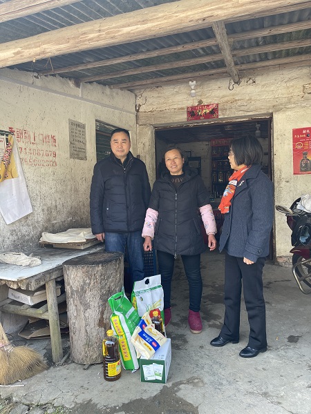 走访慰问帮扶户00.jpg