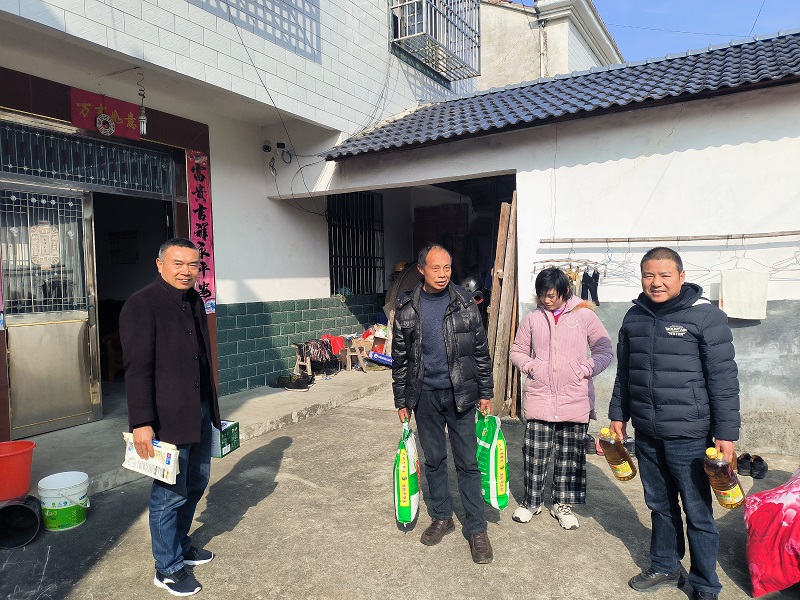 走访慰问帮扶户002.jpg