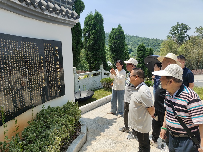5.18民革安徽省安庆市十二支部赴怀宁开展红色教育活动.jpg