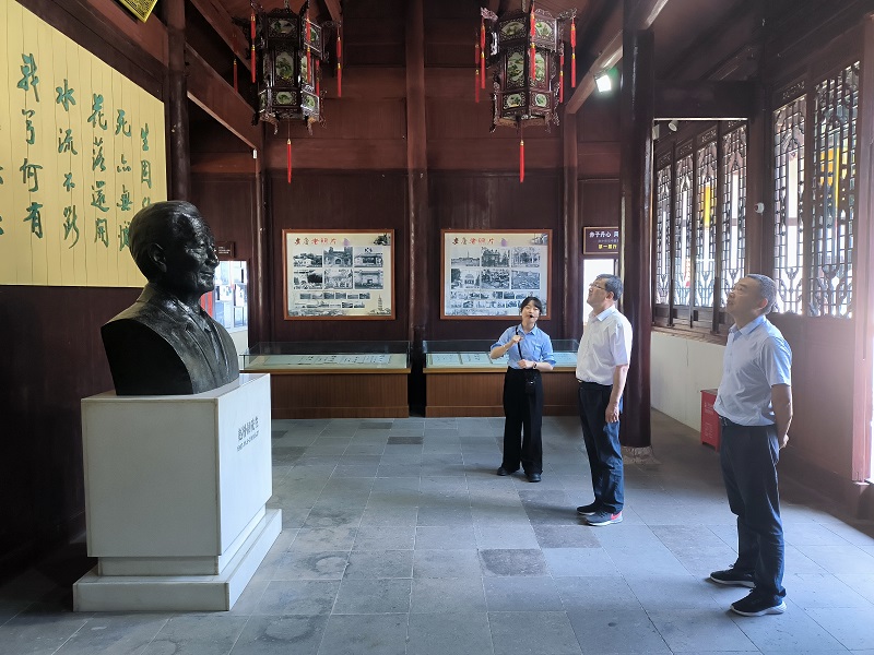 参观赵朴初故居.jpg