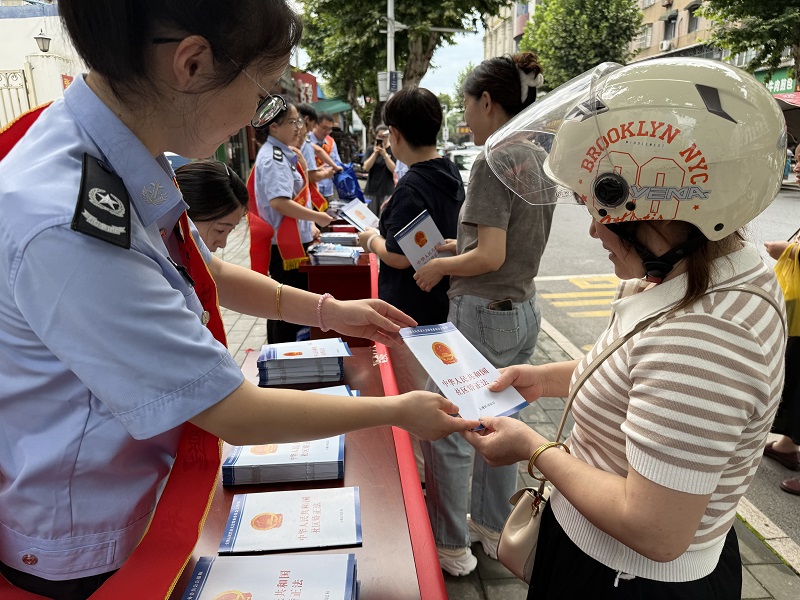 民革安庆市十二支部开展《中华人民共和国社区矫正法》实施五周年宣传活动00.jpg
