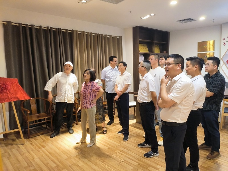 共同参观支部”民革党员之家“.jpg