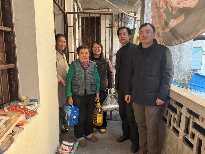 入户走访送温暖 爱心义诊护健康 ——民革安庆市五支部携手吴樾社区探望关爱孤寡老人