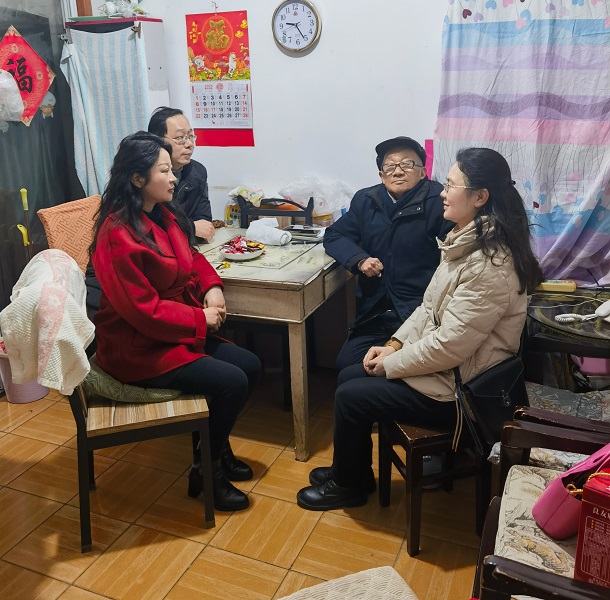 民革安庆市九支部节前走访慰问老党员 真情关怀暖人心00.jpg