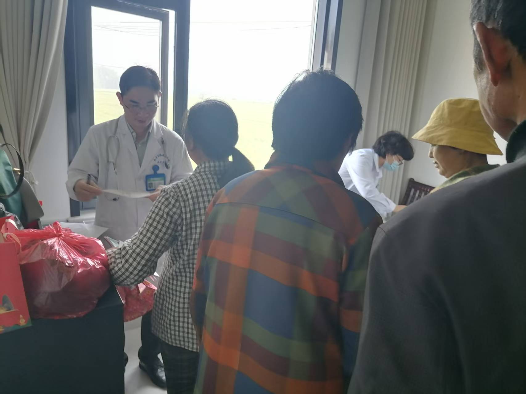 民革安庆市十一支部组织防癌义诊及宣传活动