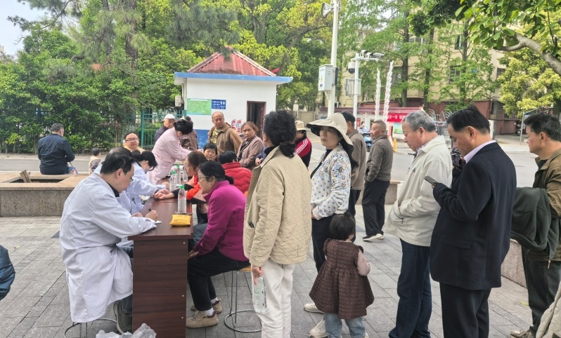 4.24暖心义诊进社区 中医惠民护健康00.jpg