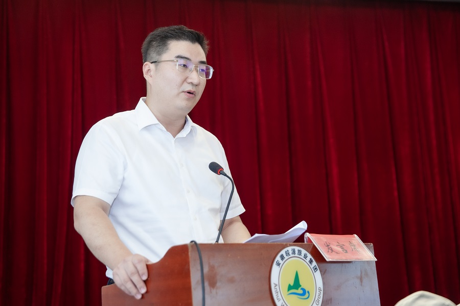 邓淳皓作表态发言00.jpg